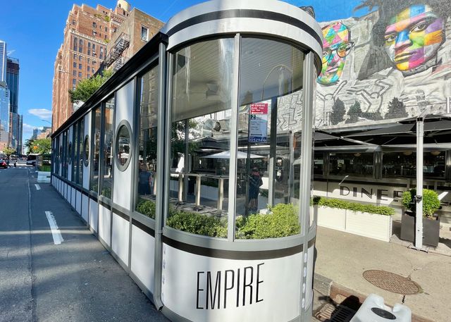 the outdoor dining booths at Empire Diner